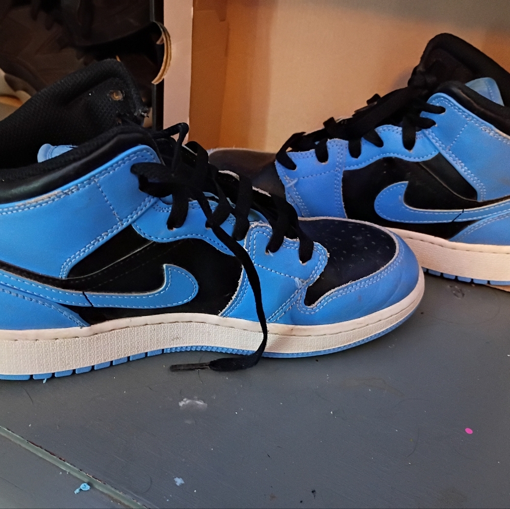 🎁 🎄 Air Jordan 1 mid University blue/ black sneakers